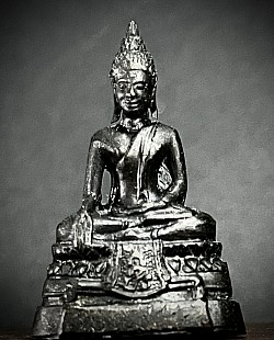 พระกริ่ง ภปร ปี2508 หูยาน ตะไบหยาบ วัดบวรนิเวศวรวิหาร บูชา 8,000 บาท